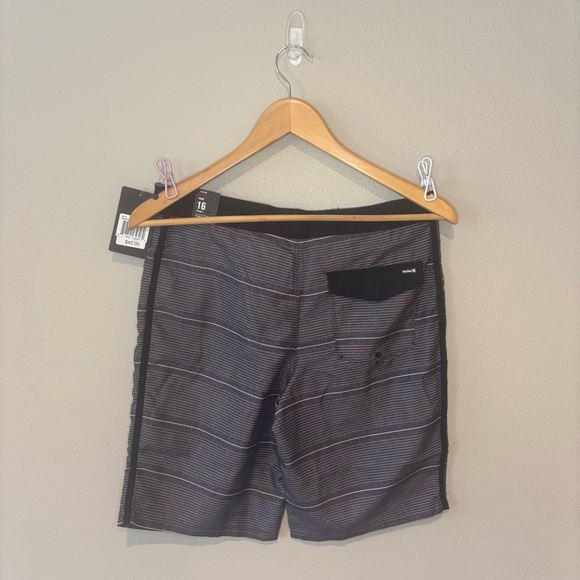 HURLEY Boys Black Striped Swim Shorts Board Shorts Size 16 28” Inseam 9” NWT - Picture 15 of 15